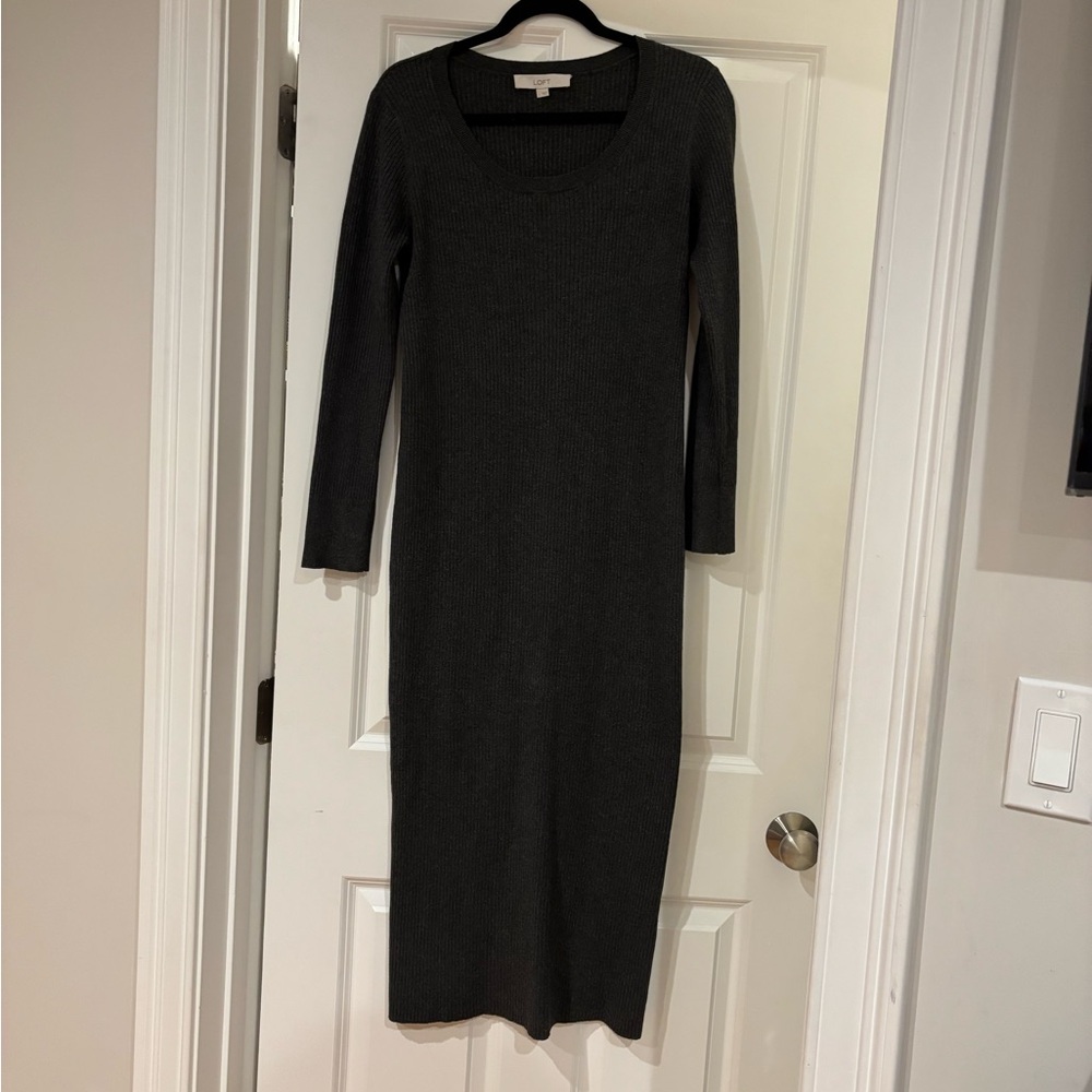 Heathered Ribbed Scoop Neck Knit Midi Dress